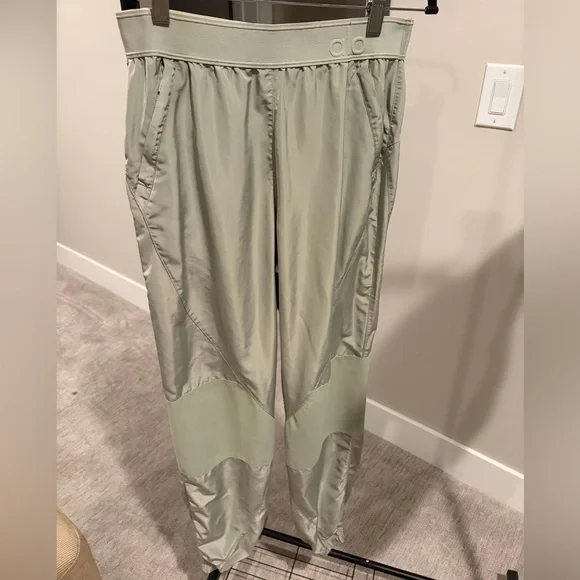 ALO Yoga Limestone 3 Piece Set - Picture 3 of 11